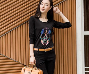 从豹纹到蓬蓬裙，一件T恤能搭出7种风格