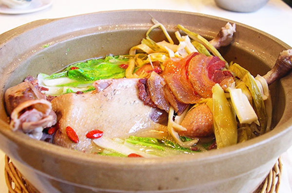 笋干老鸭煲