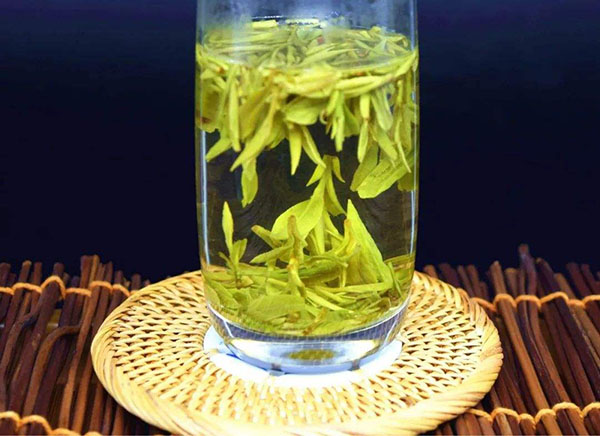 杭州传统名特产《西湖龙井茶》